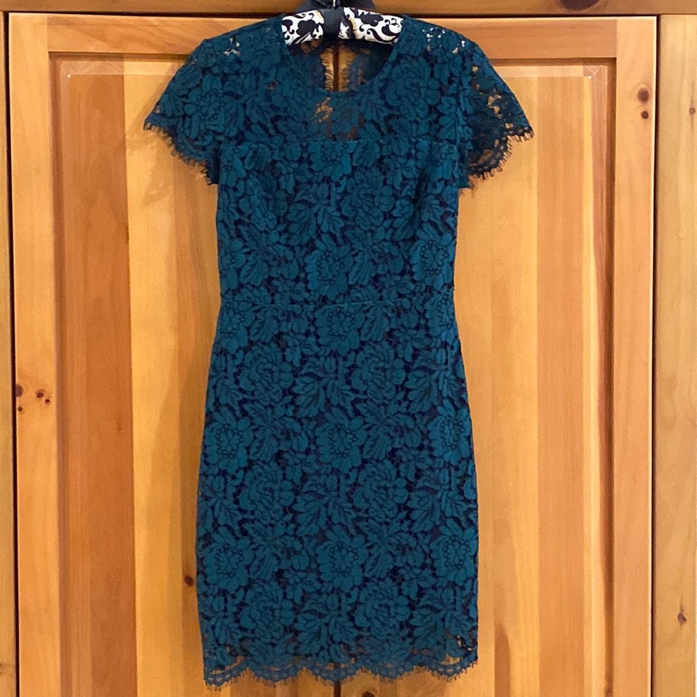Gorgeous Banana Republic emerald green/navy lace dress.  Size 0. EUC.  Worn once